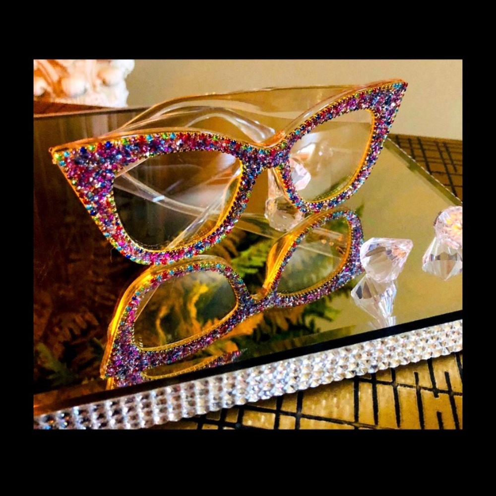 Assorted Sunglasses - Picture 3 of 12